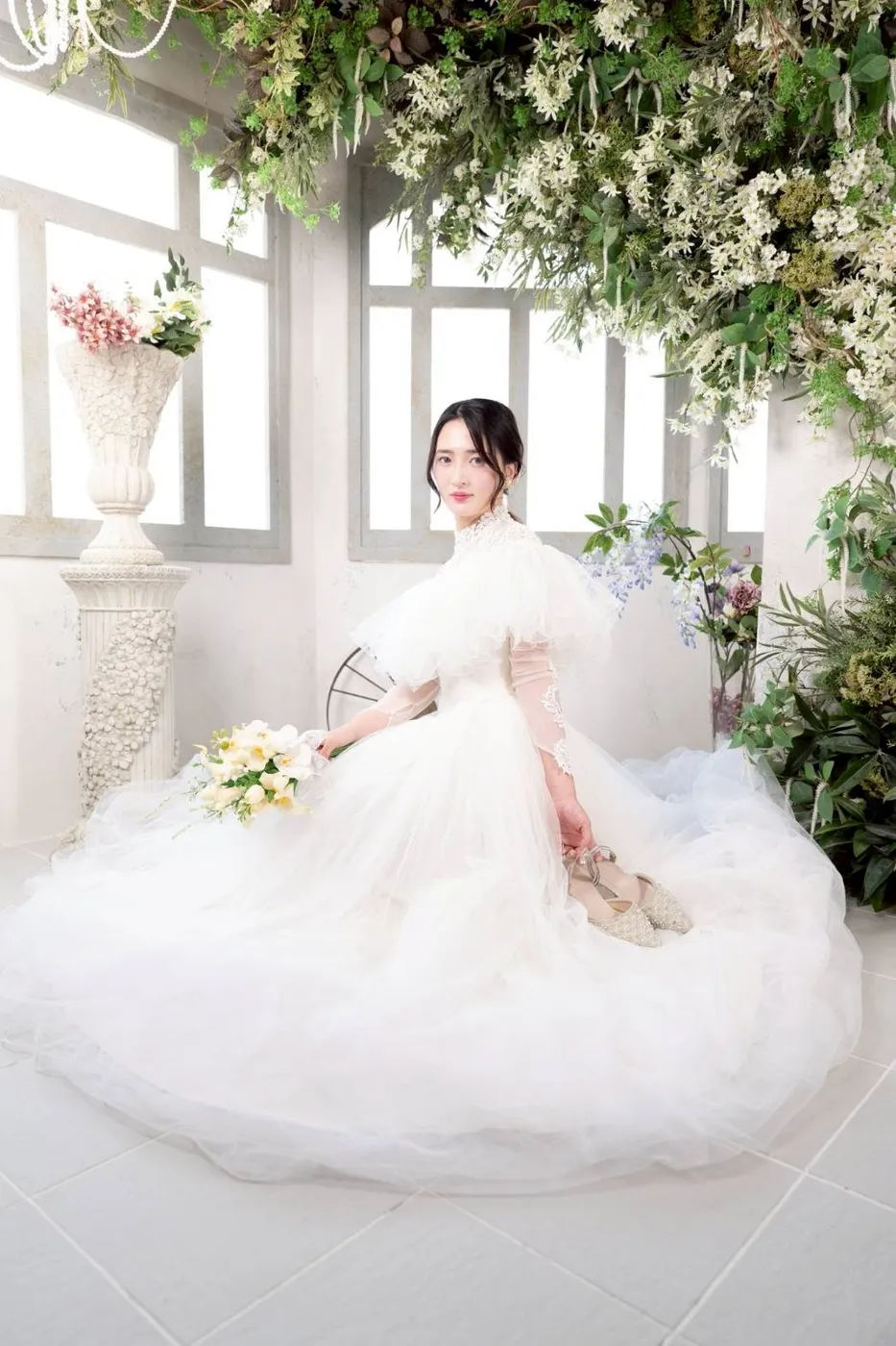 自然光のスタジオでのドレス撮影